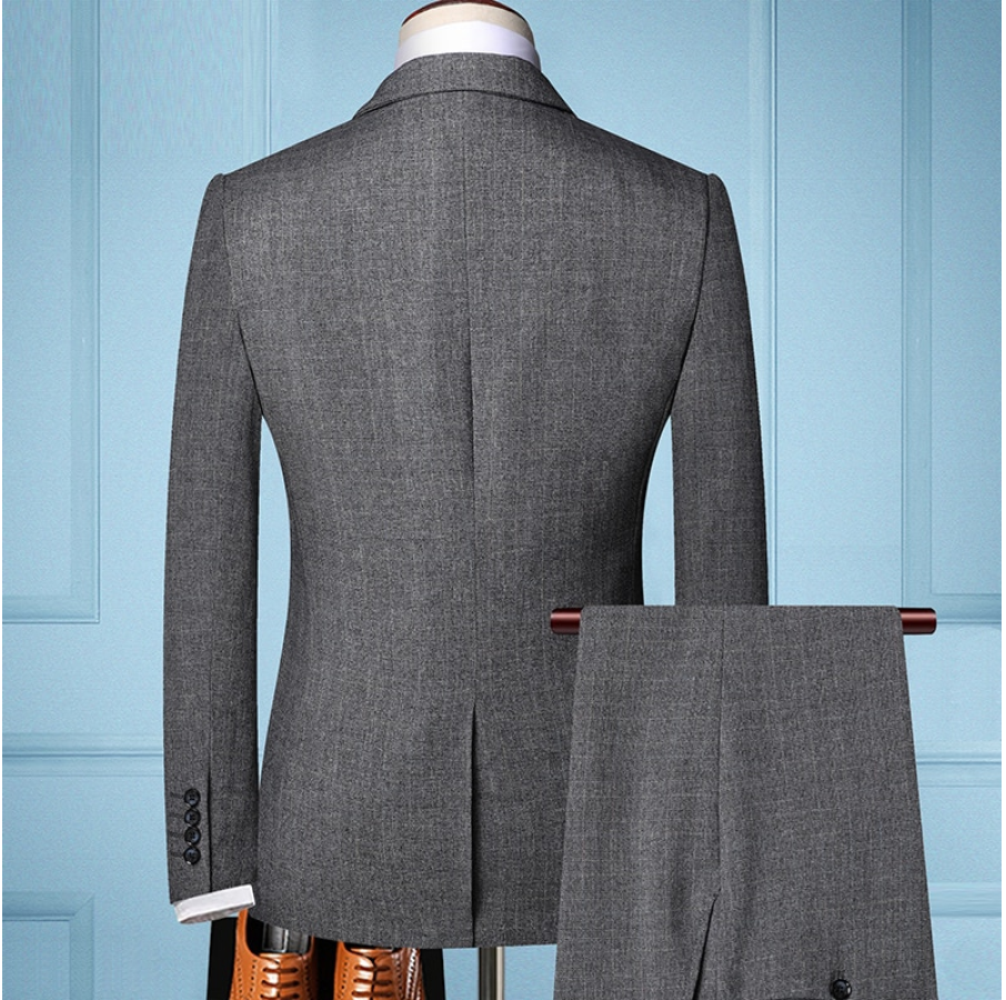 3-PIECE SUIT