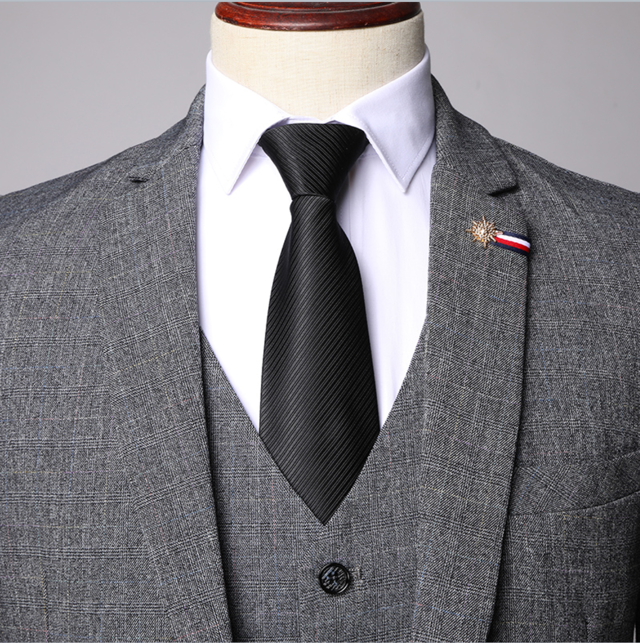 3-PIECE SUIT